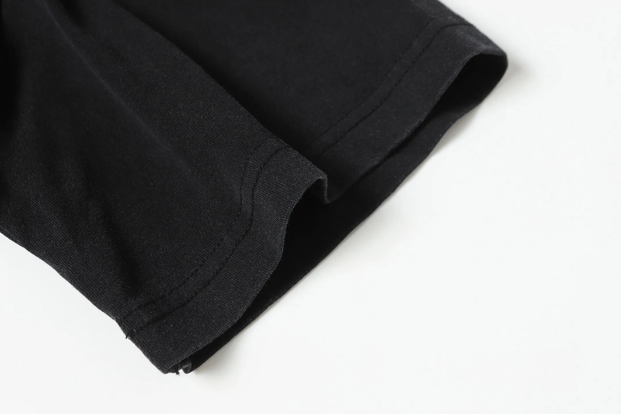 901# Black I P62 Hellstar T （fabric):32 250 Sizes（size）：S-M- L- X L （colour）： Black